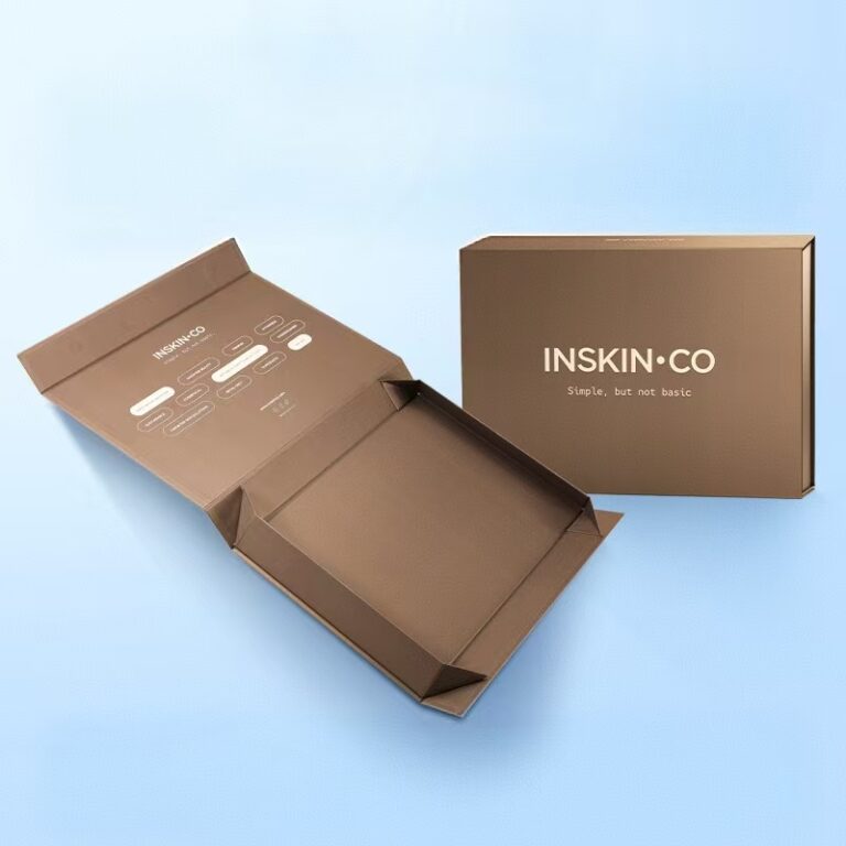 Collapsible magnetic gift box with silver foil logo